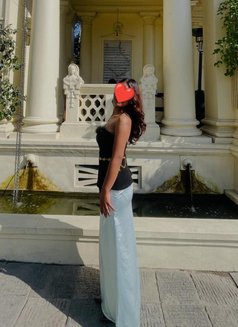 Hand cash service available - escort in Kathmandu Photo 1 of 2