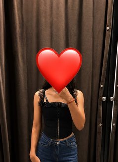 Prachi - Real Meet & Chat service - puta in Noida Photo 1 of 6