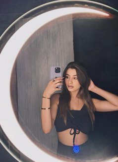 Prachi 🦋Verma Vip Independent Model - escort in Dubai Photo 4 of 5