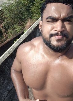 Pradeep Banjan - Acompañantes masculino in Mangalore Photo 1 of 3