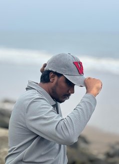 Praneeth - Intérprete masculino de adultos in Hyderabad Photo 1 of 3