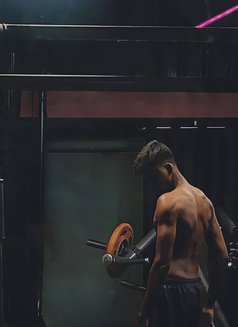 Pravn - Acompañantes masculino in Chennai Photo 2 of 3