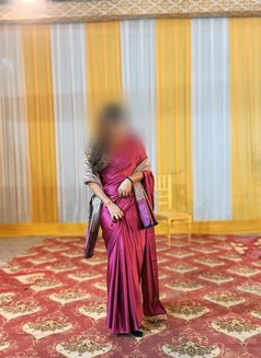 Indian model first time in Singapore - escort in Singapore Photo 1 of 5