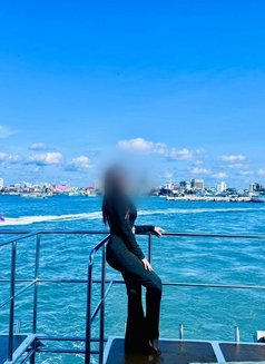 Indian model first time in Singapore - escort in Singapore Photo 3 of 5