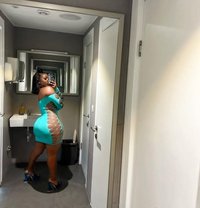 Precious giving service/Cumshow🥂 - escort in Noida Photo 2 of 4