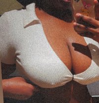 Precious - escort in Noida Photo 6 of 7