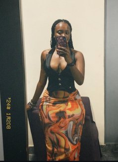 Precious - puta in Accra Photo 2 of 4
