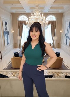 Preet - puta in Dubai Photo 3 of 4