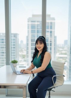 Preet - puta in Dubai Photo 4 of 4