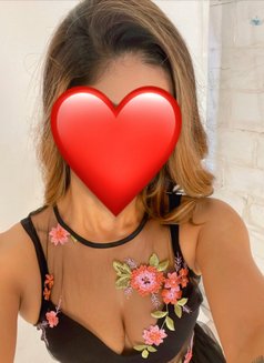 Preet - escort in Dubai Photo 2 of 3