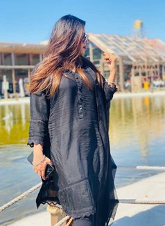 Preet - escort in Dubai Photo 2 of 6