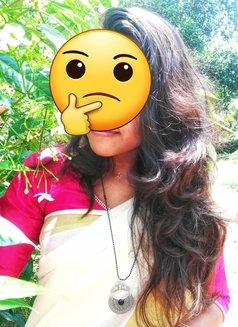 Preethi 20 age Kerala student - puta in Dubai Photo 2 of 3