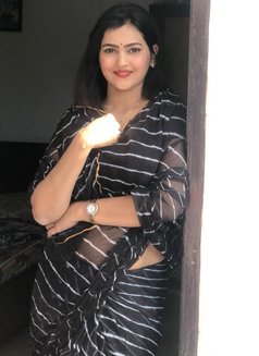 ꧁♧🦋༻ Preeti a Sexy and Beautiful ༻♧☆꧂ - puta in Surat Photo 2 of 2