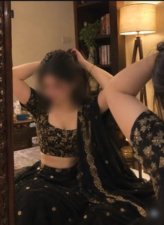 Preeti Available in Escort - puta in Mangalore Photo 1 of 4