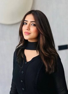 Preeti - puta in Abu Dhabi Photo 4 of 6