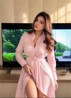 Preeti - puta in Dubai Photo 3 of 5
