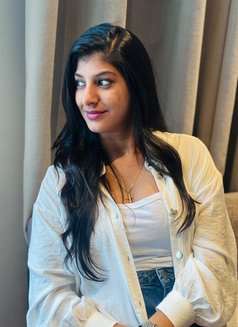 Preeti - puta in Mumbai Photo 2 of 2