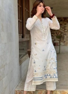 Preeti - escort in Noida Photo 2 of 4