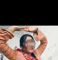 Preeti - puta in Noida