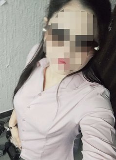 Preeti - puta in Noida Photo 4 of 6