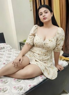 Preeti - puta in Maldives Photo 3 of 3