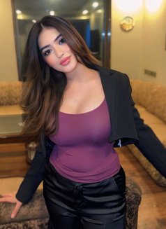 Preeti Sharma: Bit Bad Assy - puta in Dubai Photo 2 of 6