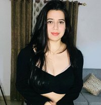 Preeti Sharma - puta in Abu Dhabi