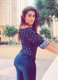 Preeti Sharma - puta in Dubai Photo 2 of 5