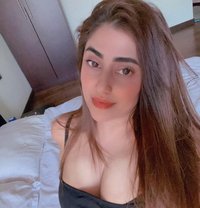 Preeti Sharma - puta in Dubai
