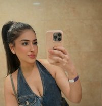 Preeti Sharma - puta in Dubai