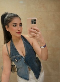 Preeti Sharma - puta in Dubai Photo 1 of 4