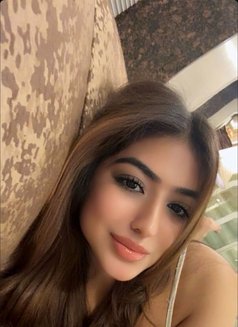 Preeti Sharma - puta in Dubai Photo 4 of 4