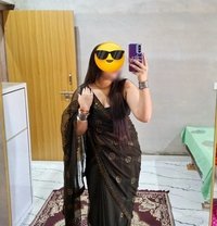 Preeti Verma Independent Girl - puta in RIshikesh