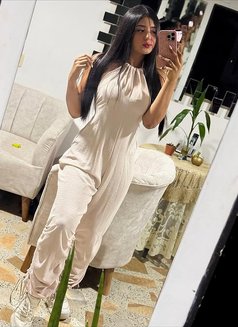 Preeti Vip Model - puta in Dubai Photo 3 of 5