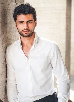 Premium - Intérprete masculino de adultos in Candolim, Goa Photo 2 of 2