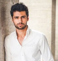 Premium - Intérprete masculino de adultos in Candolim, Goa