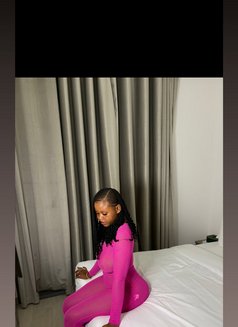 Presh - escort in Dubai Photo 3 of 6