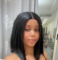 Presh - escort in Dubai Photo 3 of 7