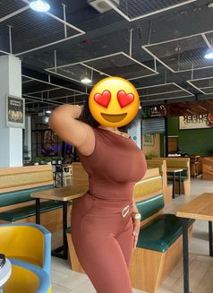 Presh - escort in Accra Photo 2 of 3