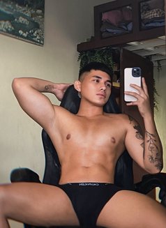 Preston - Male escort in Makati City Photo 3 of 11