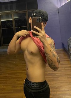 Preston - Male escort in Makati City Photo 7 of 11