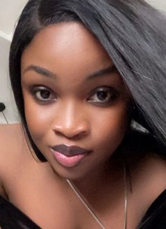 Pretty Annie - Acompañantes transexual in Lagos, Nigeria Photo 1 of 3