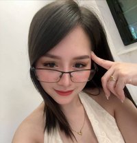 PRETTY CHLOE - escort in Makati City