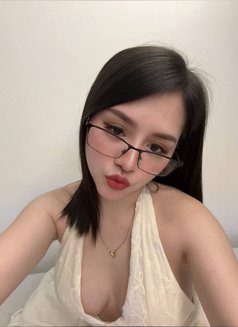 PRETTY CHLOE - escort in Makati City Photo 1 of 22