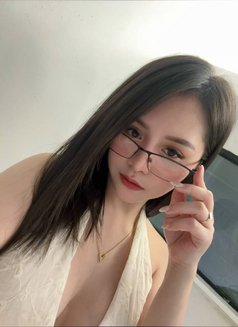 PRETTY CHLOE - escort in Makati City Photo 2 of 22