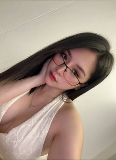 PRETTY CHLOE - escort in Makati City Photo 9 of 22