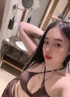 PRETTY CHLOE - escort in Makati City Photo 2 of 7