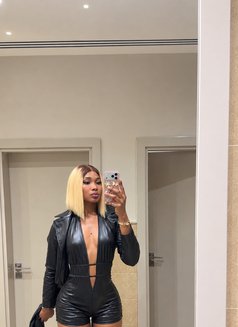 Pretty Diamond - Transsexual escort in Accra Photo 3 of 6