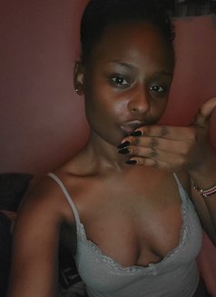 Pretty - escort agency in Nairobi Photo 1 of 8