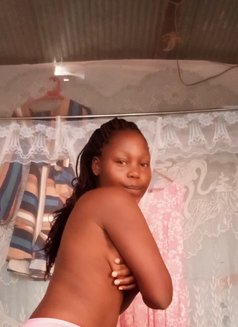 Pretty - escort in Nairobi Photo 3 of 3